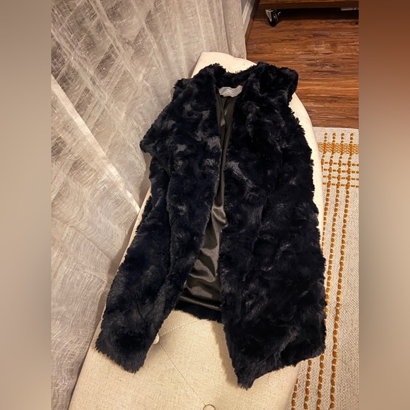 TART COLLECTION FAUX FUR VEST 🦋 - Picture 1 of 4